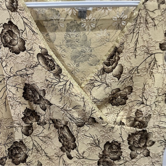 Conrad C Floral Lace Tank Top - Picture 3 of 7